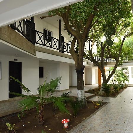 Hotel El Emigrante Пуэрто-Коломбия Экстерьер фото