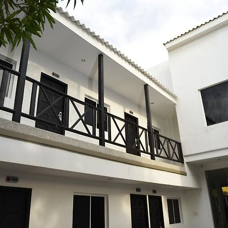 Hotel El Emigrante Пуэрто-Коломбия Экстерьер фото