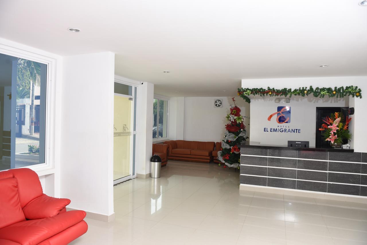Hotel El Emigrante Пуэрто-Коломбия Экстерьер фото