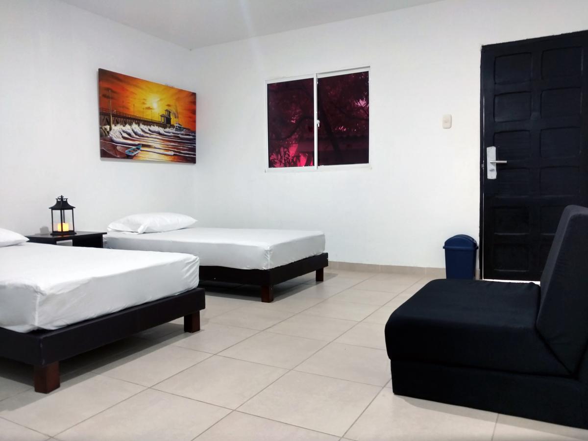 Hotel El Emigrante Пуэрто-Коломбия Экстерьер фото