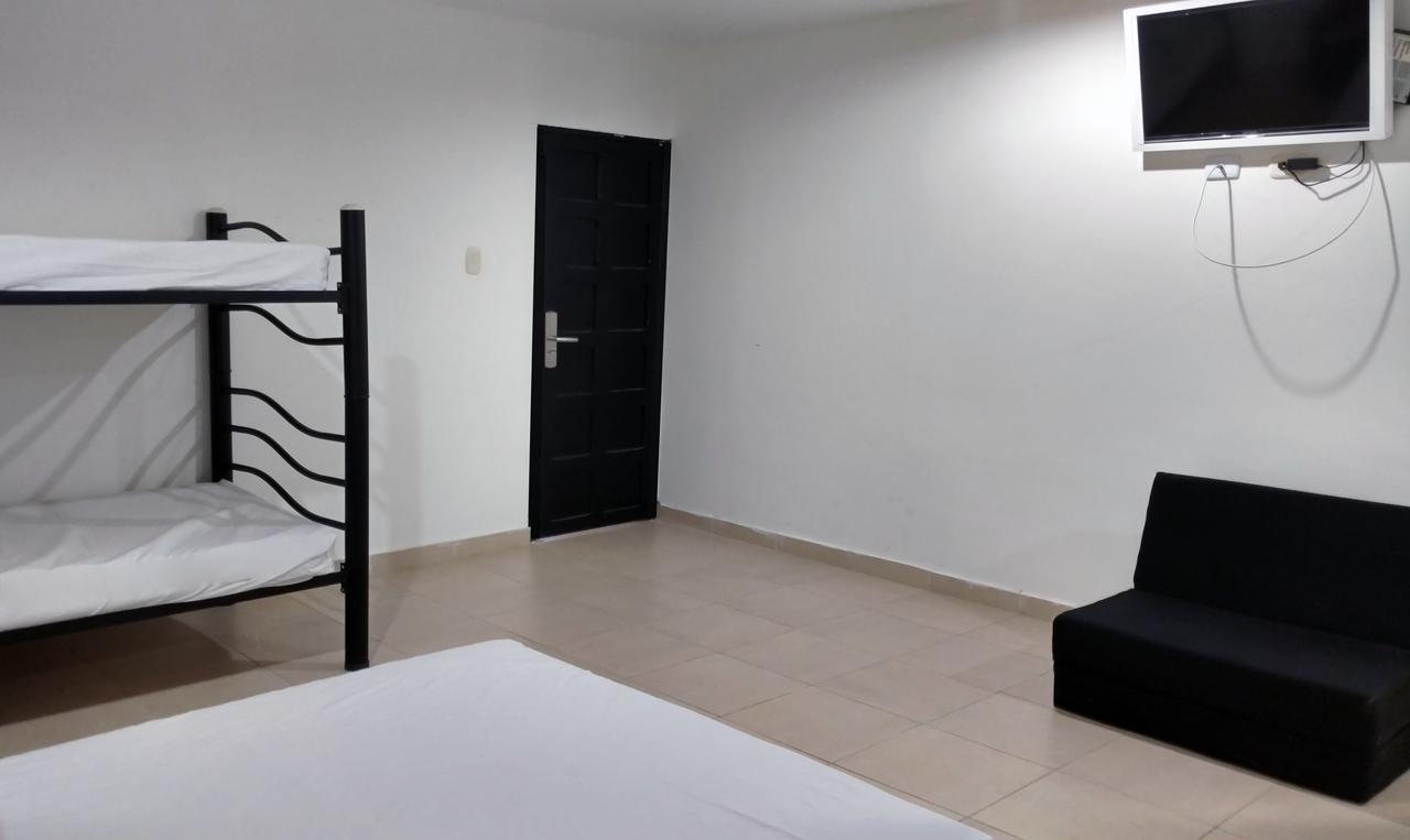 Hotel El Emigrante Пуэрто-Коломбия Экстерьер фото