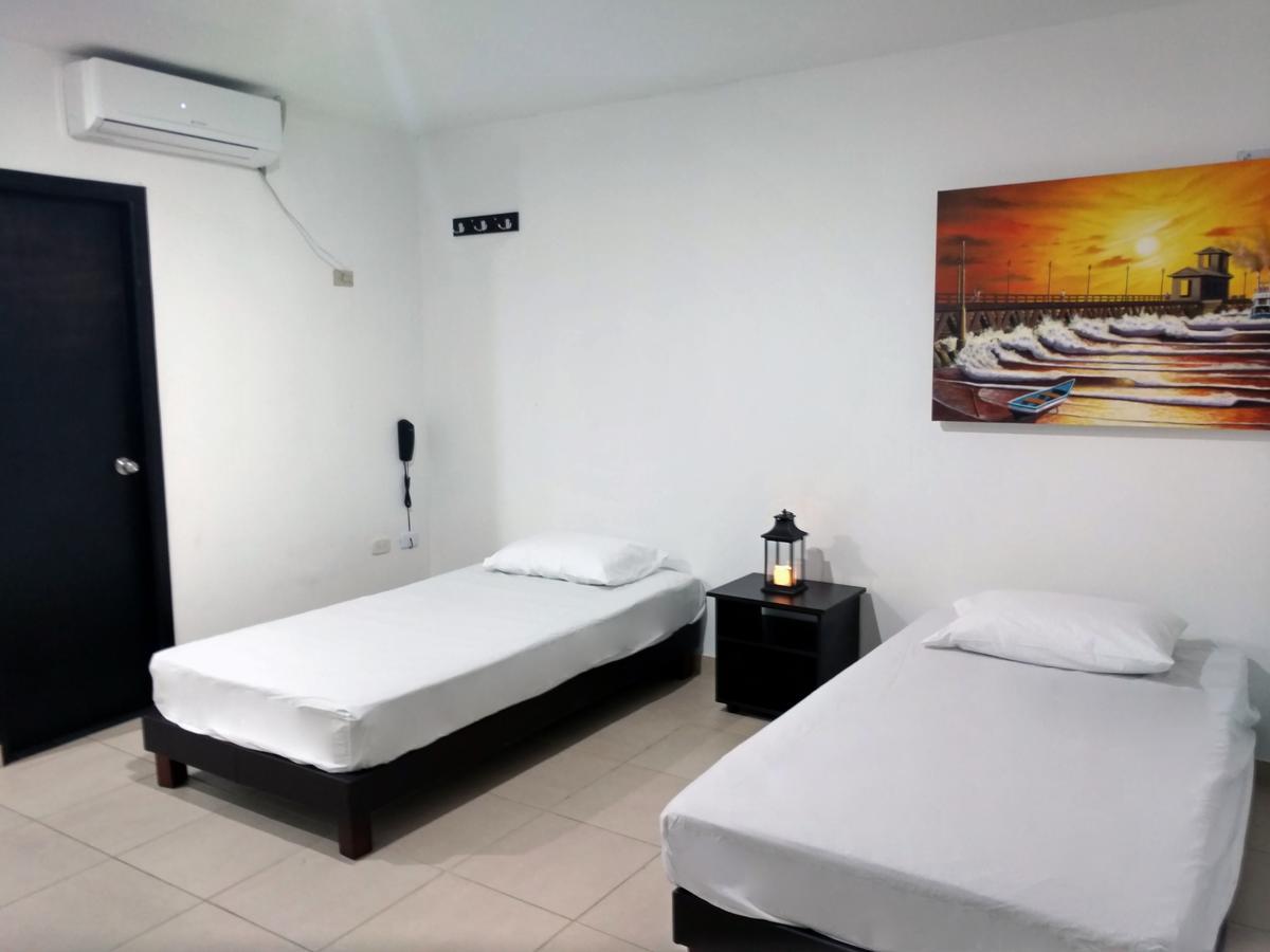 Hotel El Emigrante Пуэрто-Коломбия Экстерьер фото