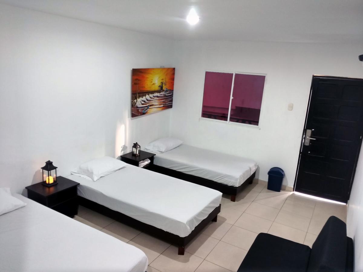Hotel El Emigrante Пуэрто-Коломбия Экстерьер фото