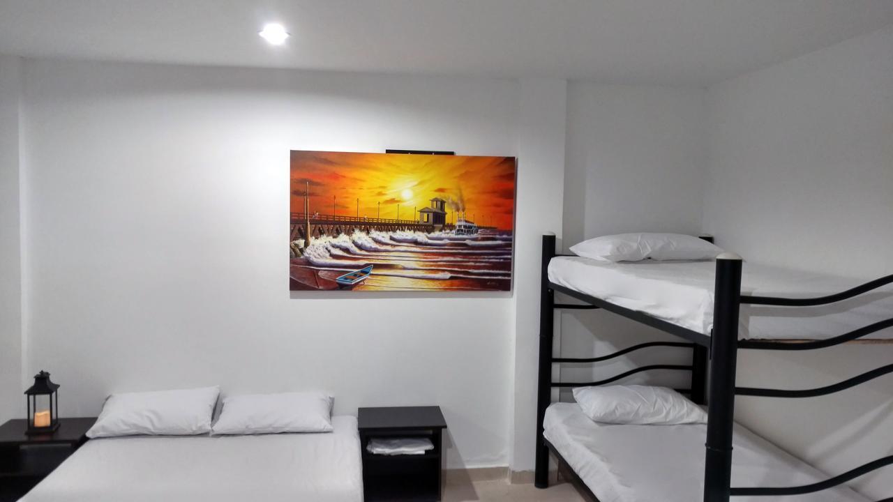 Hotel El Emigrante Пуэрто-Коломбия Экстерьер фото