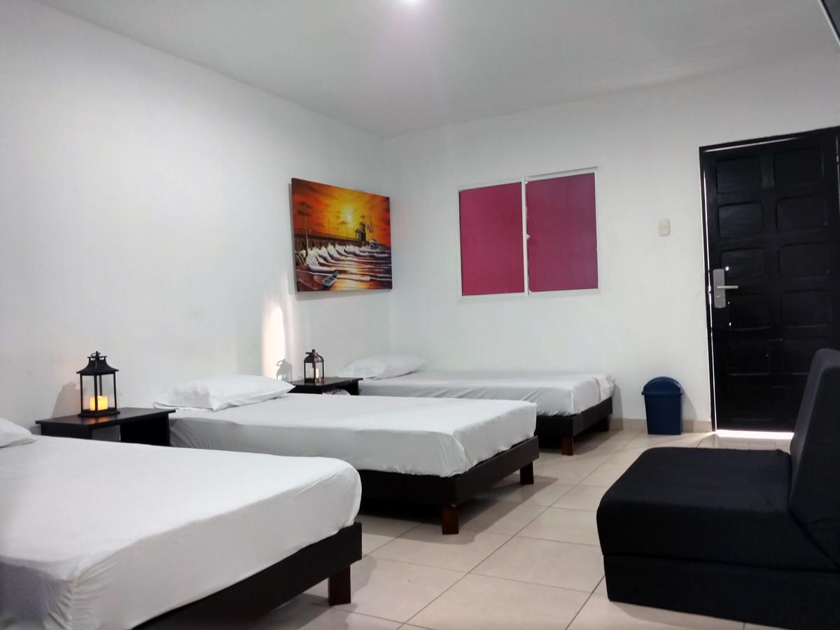 Hotel El Emigrante Пуэрто-Коломбия Экстерьер фото